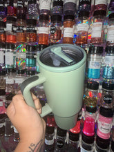 Load image into Gallery viewer, 40oz W/ Grip handle
