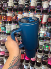 Load image into Gallery viewer, 40oz W/ Grip handle

