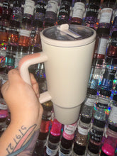 Load image into Gallery viewer, 40oz W/ Grip handle
