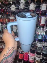 Load image into Gallery viewer, 40oz W/ Grip handle
