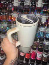 Load image into Gallery viewer, 40oz W/ Grip handle
